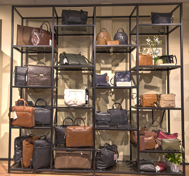 Leather and more tassen