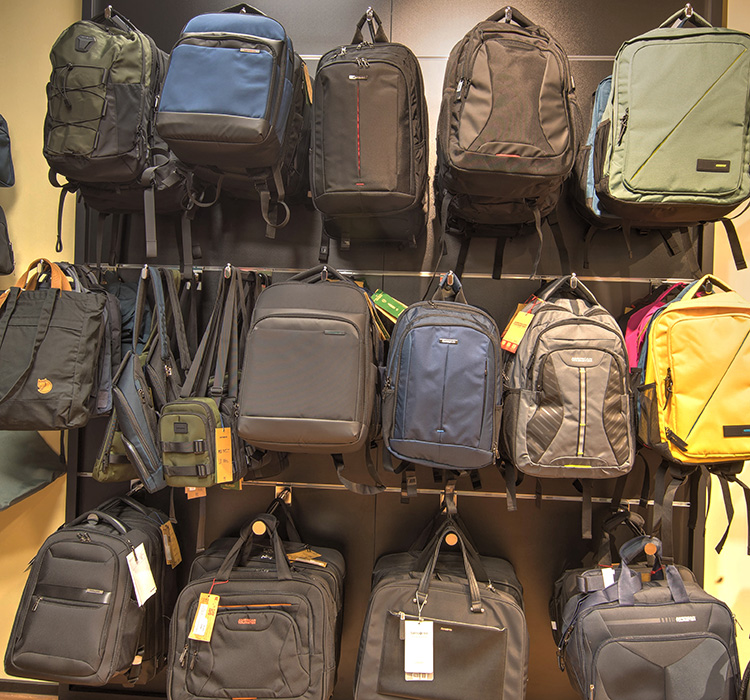 Leather and more rugtassen