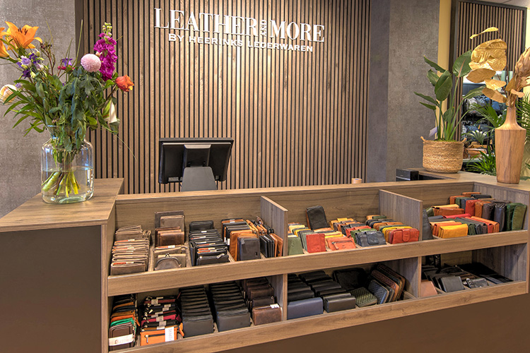 Leather and more balie met portemonnees 